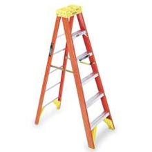 Werner 8' Fiberglass Stepladder - 300 lb Capacity